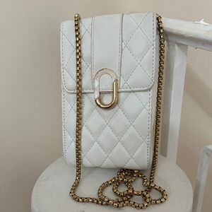 Chic White Quilted Crossbody Bag with Gold Chain